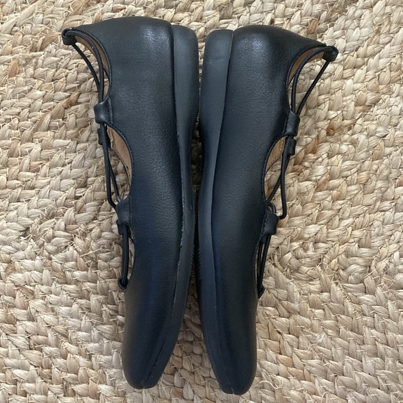 Naturalizer Carah Lace-Up Flats - Picture 4 of 7